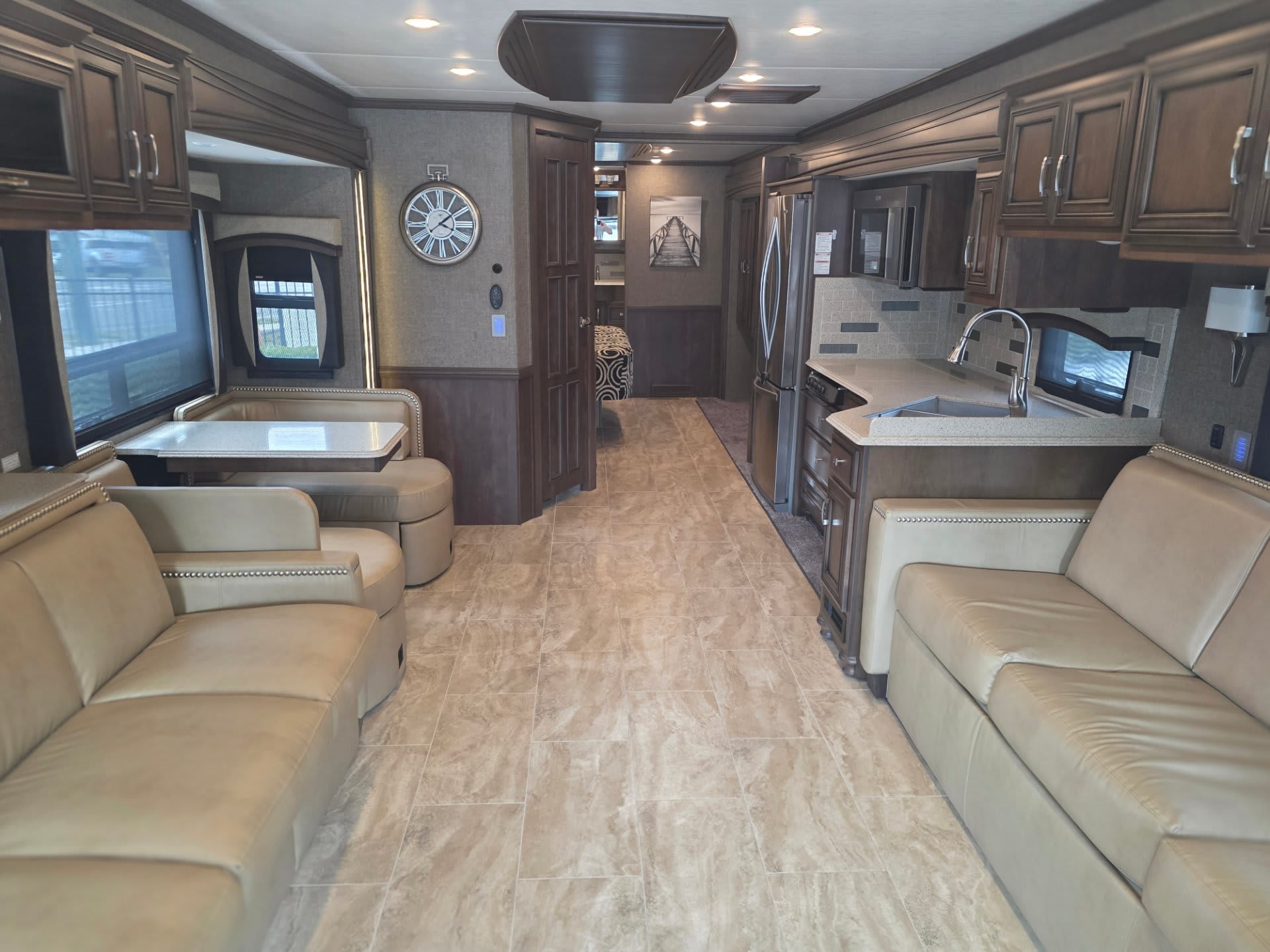 2019 Newmar Ventana 4002 - Interior view