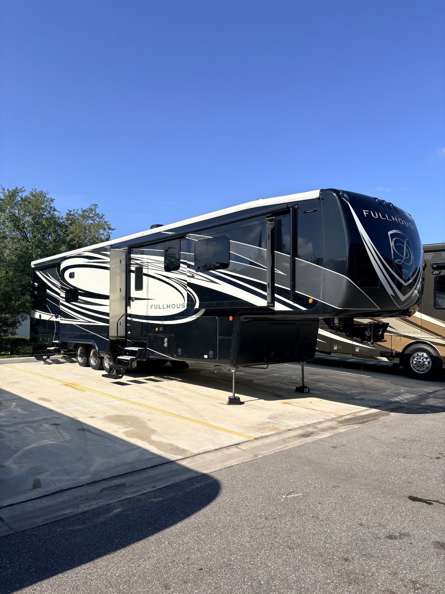 2022 DRV Full House MX450 - Exterior view