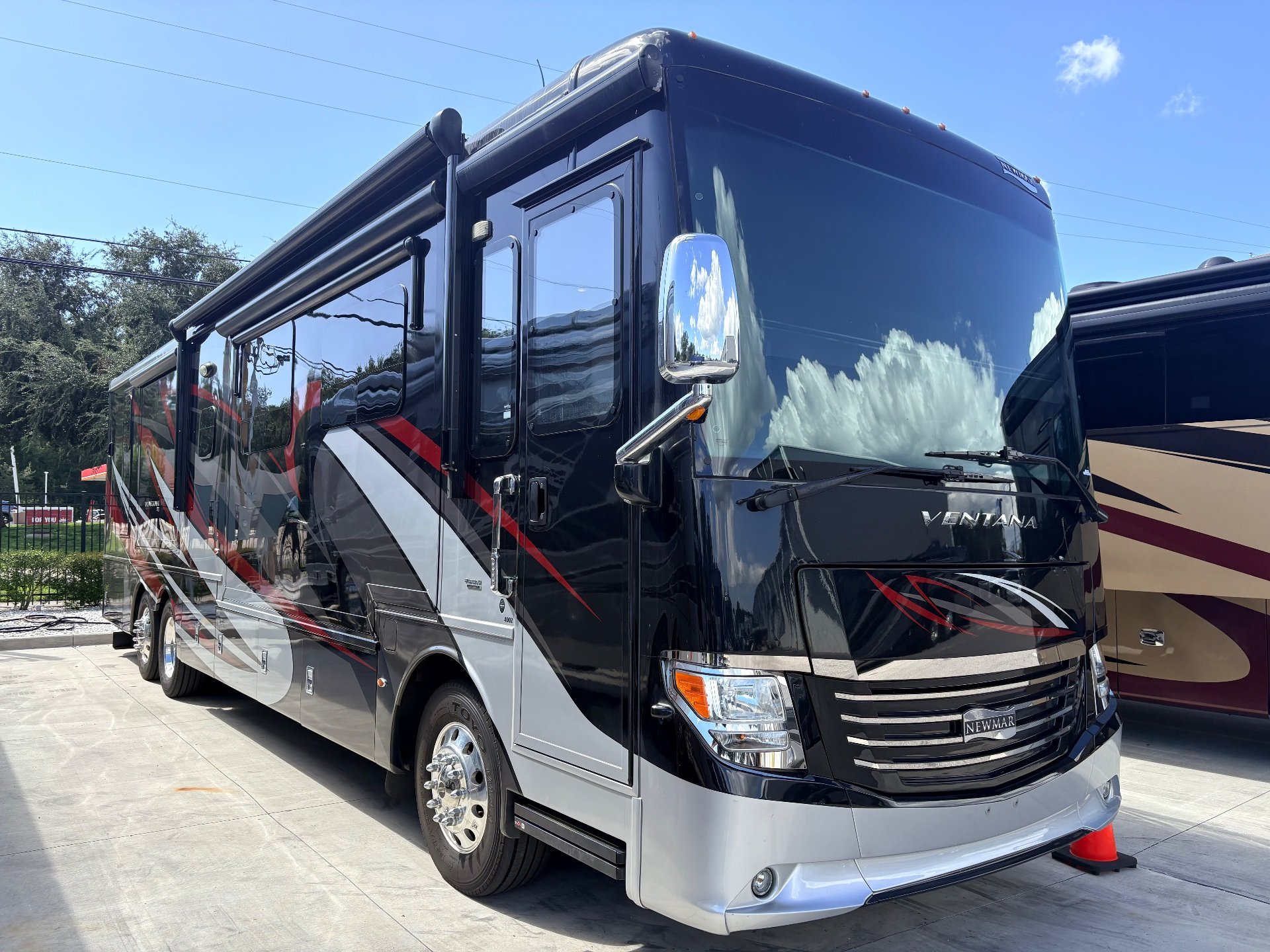 2019 Newmar Ventana 4002 - Photo 2