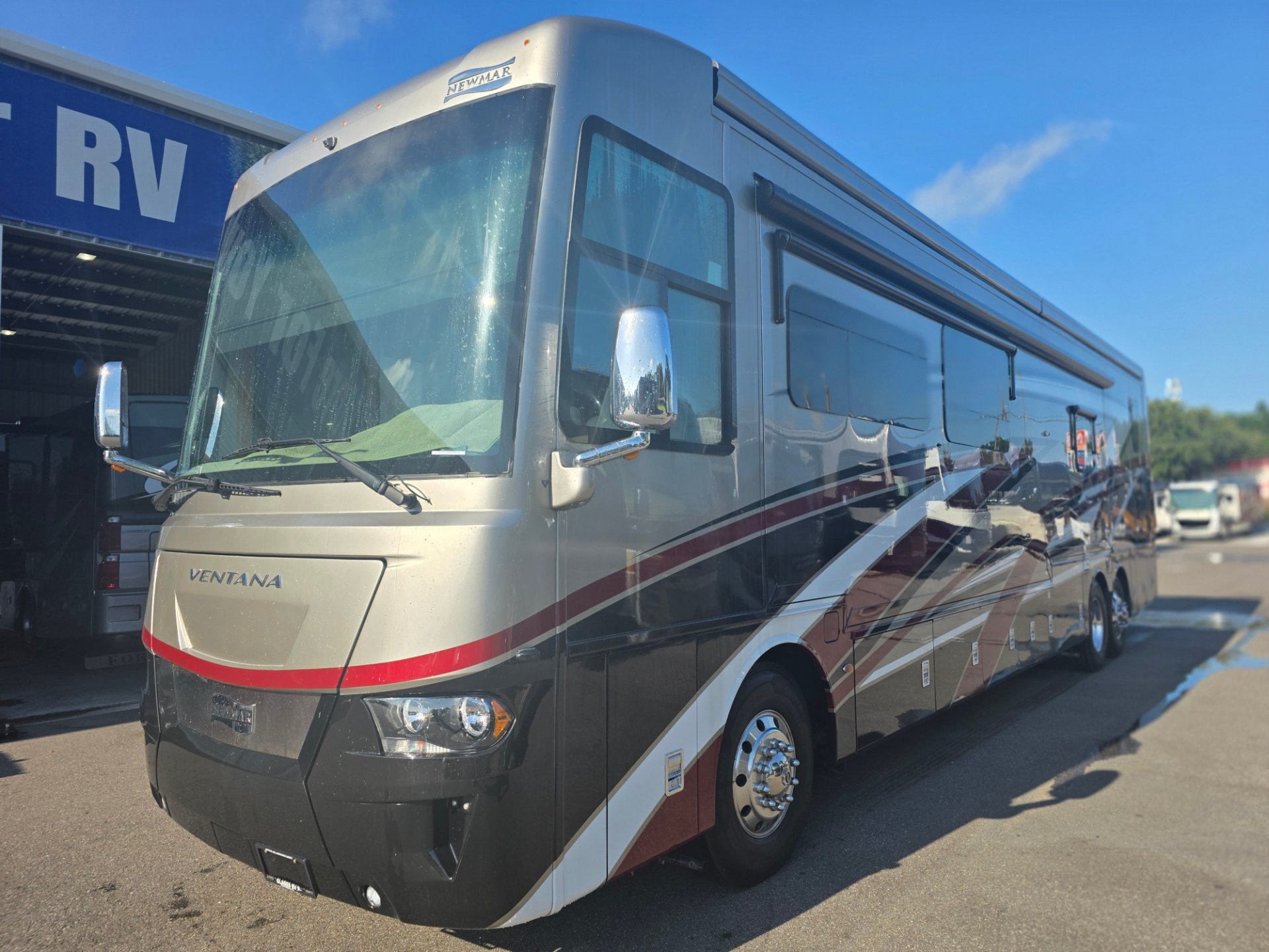 2022 Newmar Ventana 4369 - Exterior view 2