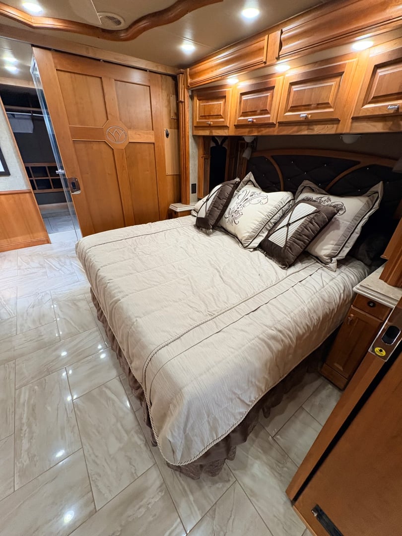 2017 Tiffin Allegro Bus 45 OPP, Interior photo 7