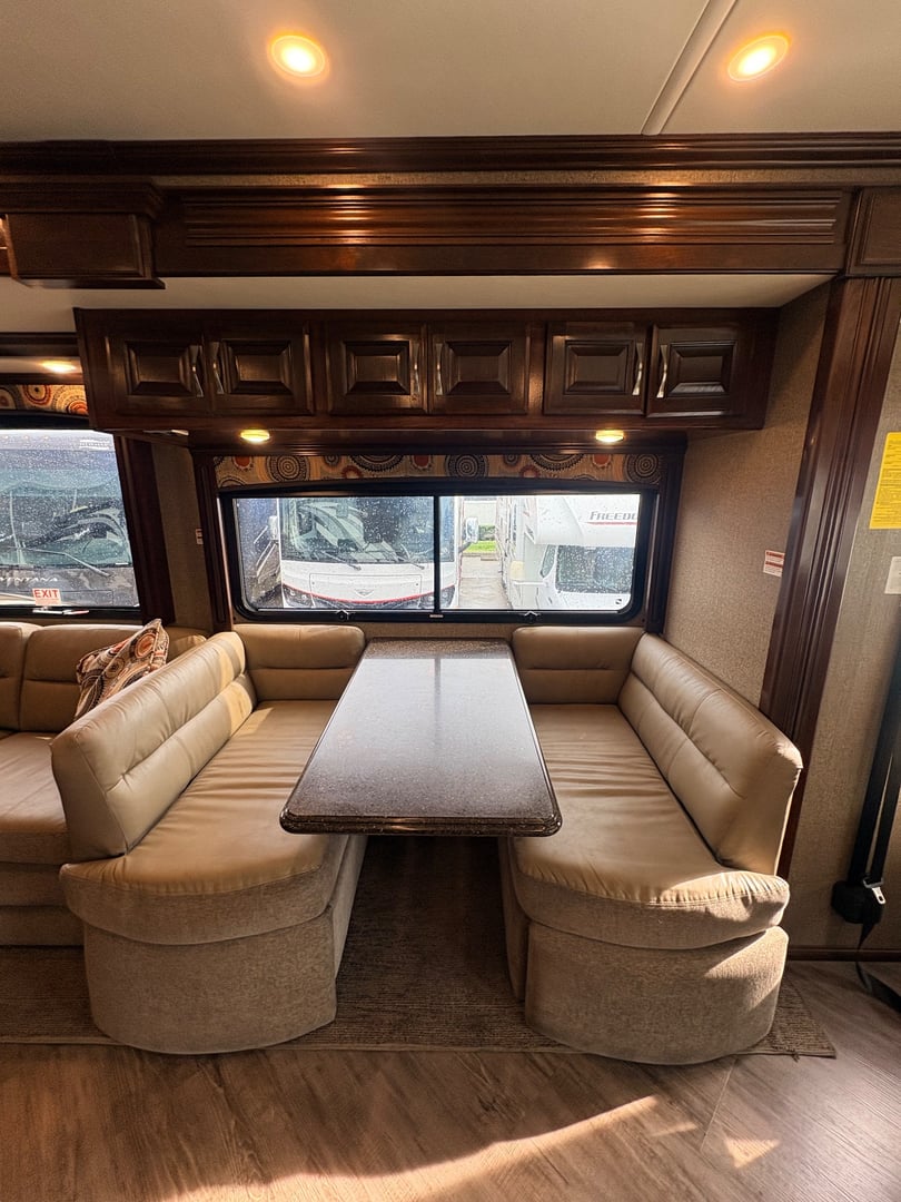 2019 Fleetwood Pace Arrow LXE 38N, Dining area photo 2