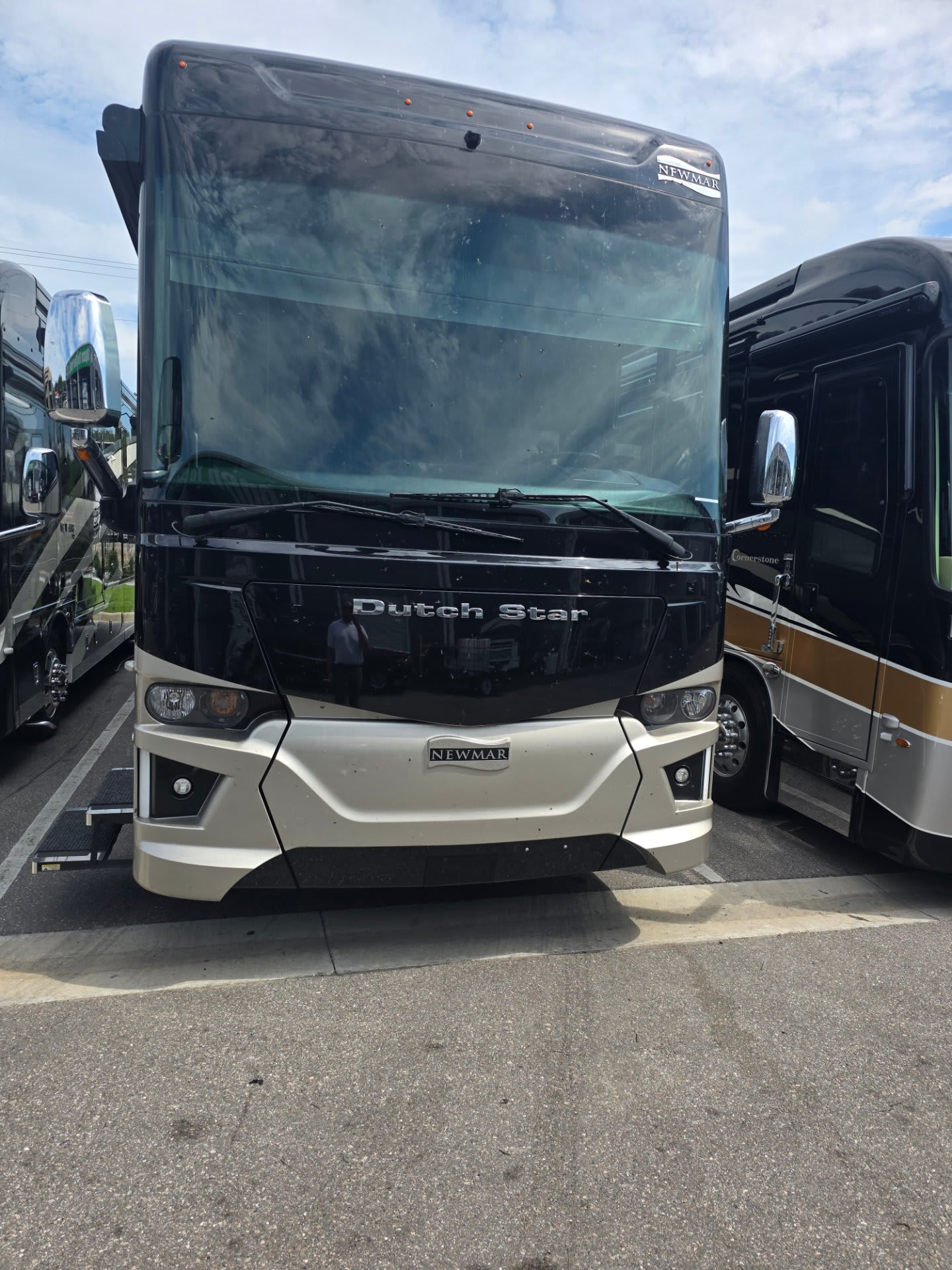 2020 Newmar Dutch Star 4369 - Exterior view 2