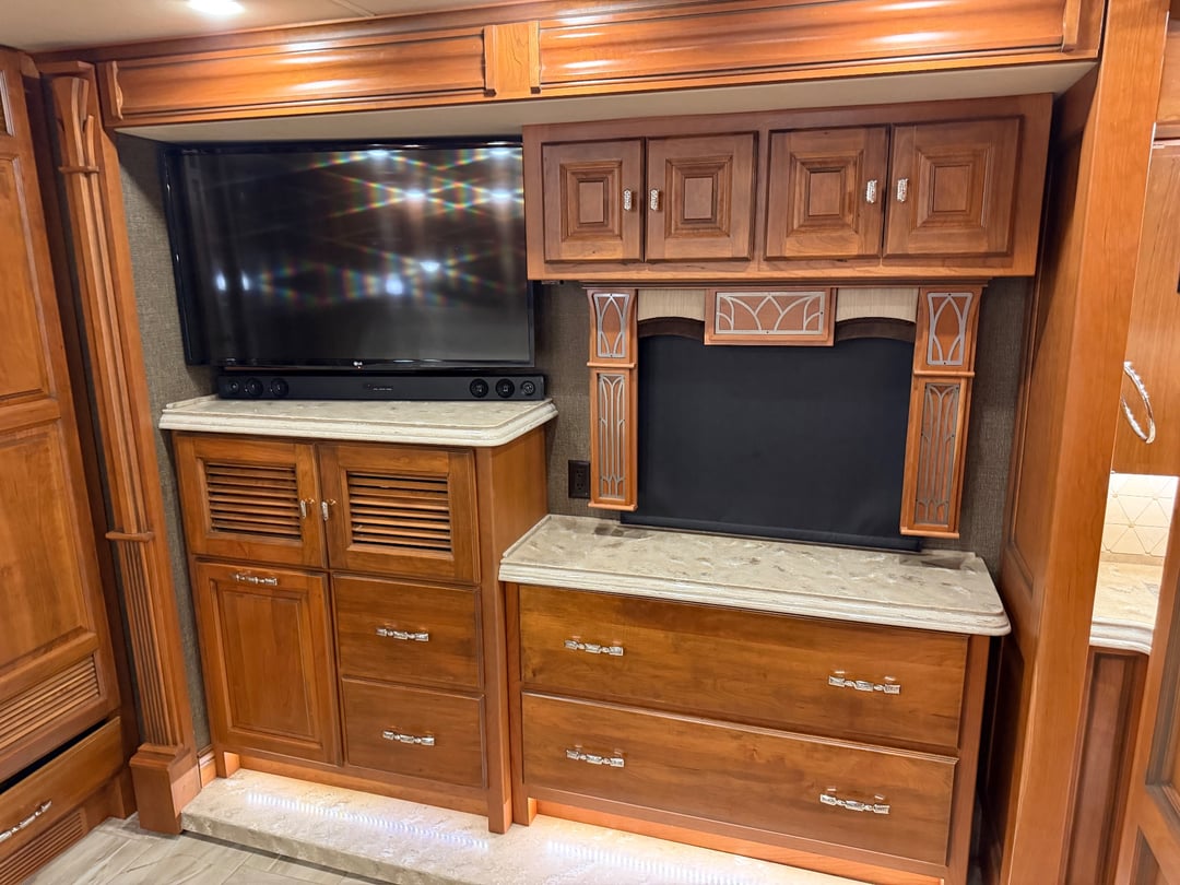 2017 Tiffin Allegro Bus 37 AP, Bedroom photo 3