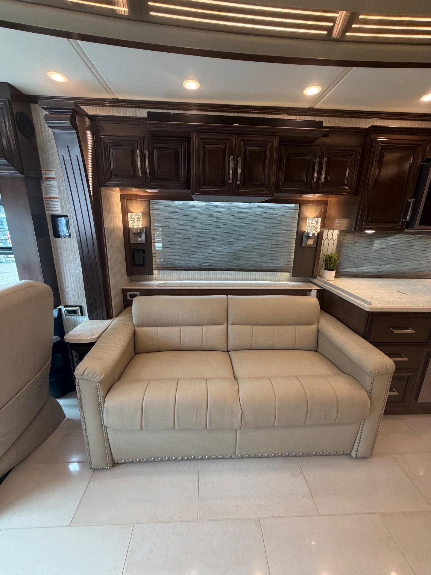 2022 Newmar London Aire 4551 - Interior view 2