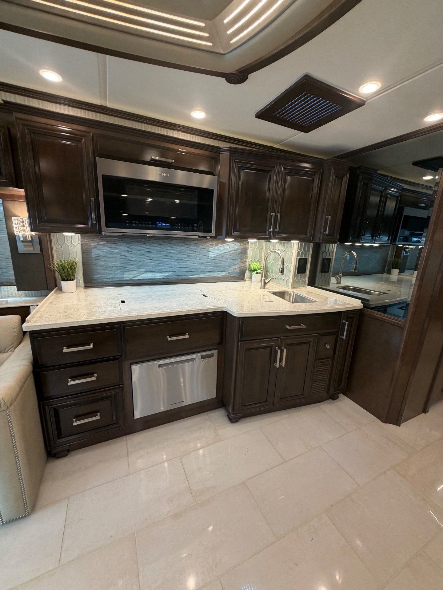 2022 Newmar London Aire 4551 - Interior view 3