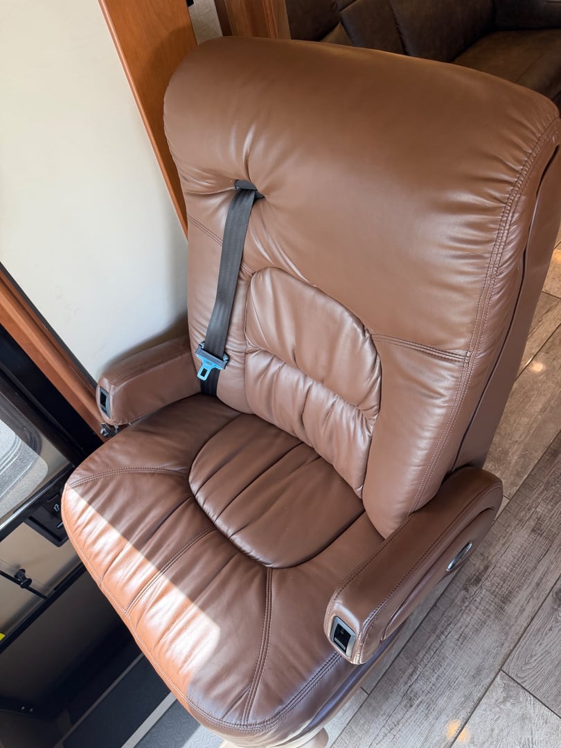 2019 Entegra Coach Anthem 44B, Cockpit photo 2