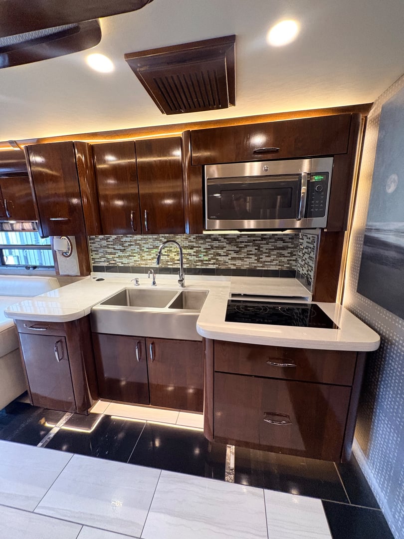 2016 American Coach American Eagle 45N, Kitchen photo 3