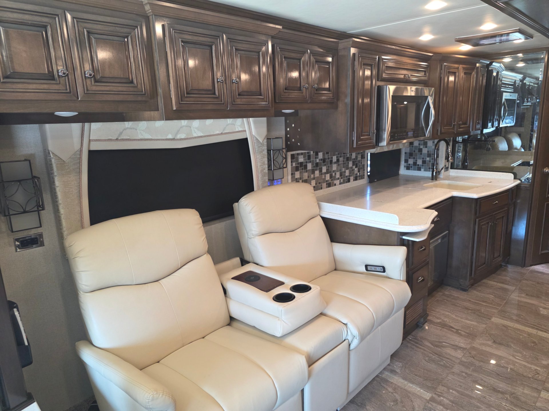2018 Newmar Dutch Star 4018 - Interior view 2