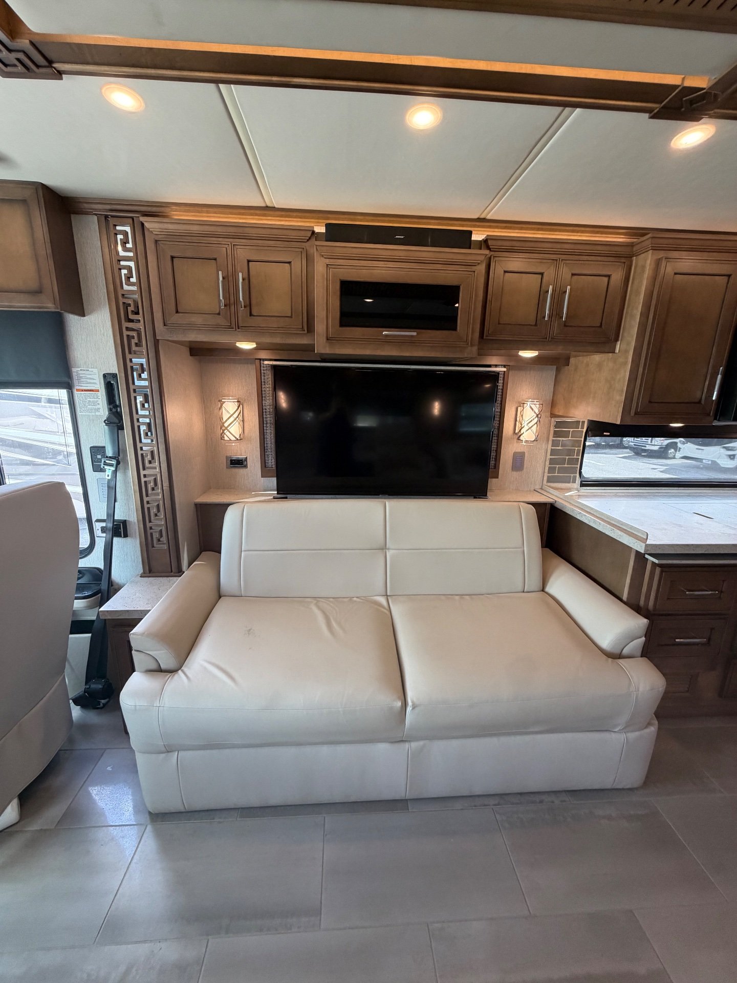 2020 Newmar Ventana 4369 — Interior photo 2