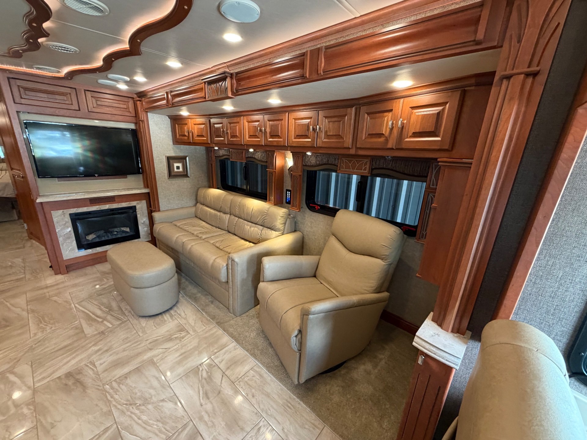2017 Tiffin Allegro Bus 37 AP - Interior view 2