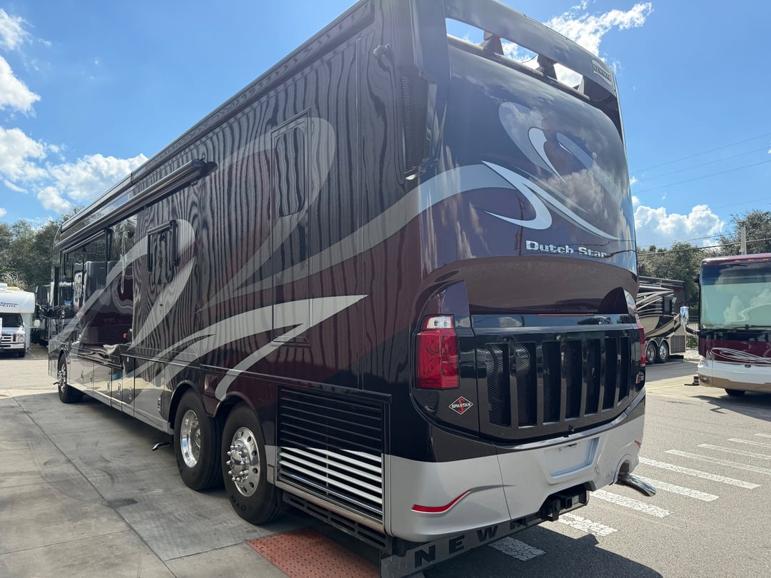 2017 Newmar Dutch Star 4369, Exterior photo 3