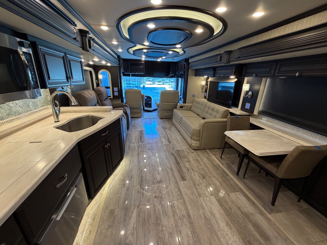 2017 Newmar Essex 4533, Living area photo 4