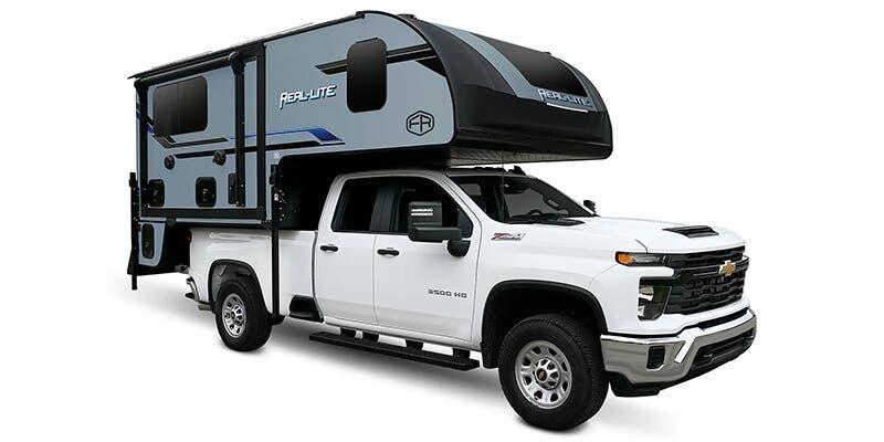 Palomino Real-Lite HS-2114 Max exterior