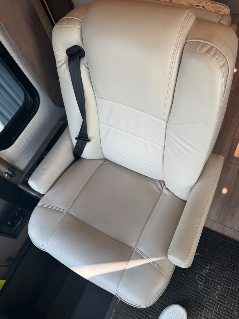2020 Entegra Coach Reatta XL 39BH, Cockpit photo 2