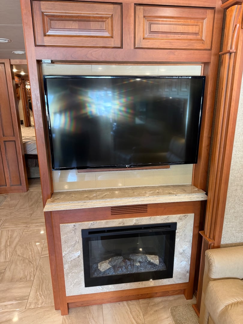 2017 Tiffin Allegro Bus 37 AP, Living area photo 7