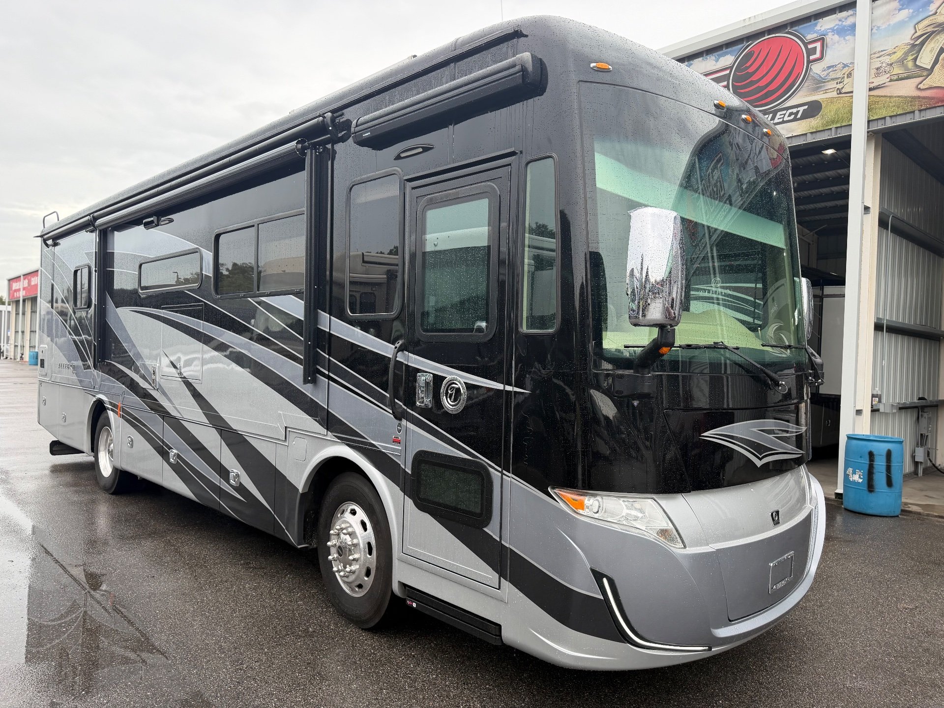 2020 Tiffin Allegro Red 33AA - Main photo