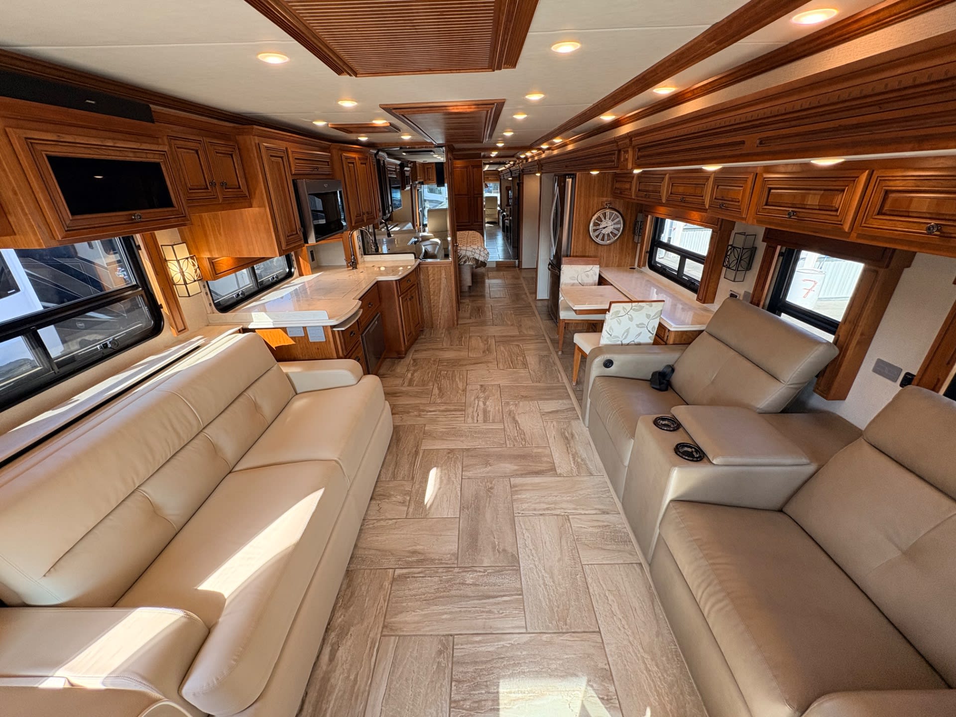 2019 Newmar Dutch Star 4369 - Interior view