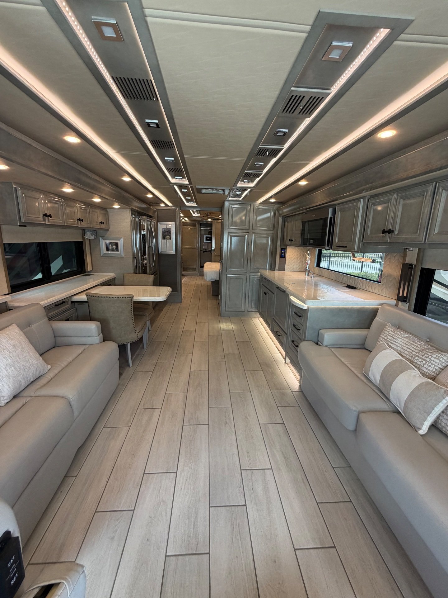 2021 Tiffin Allegro Bus 40 IP - Interior view