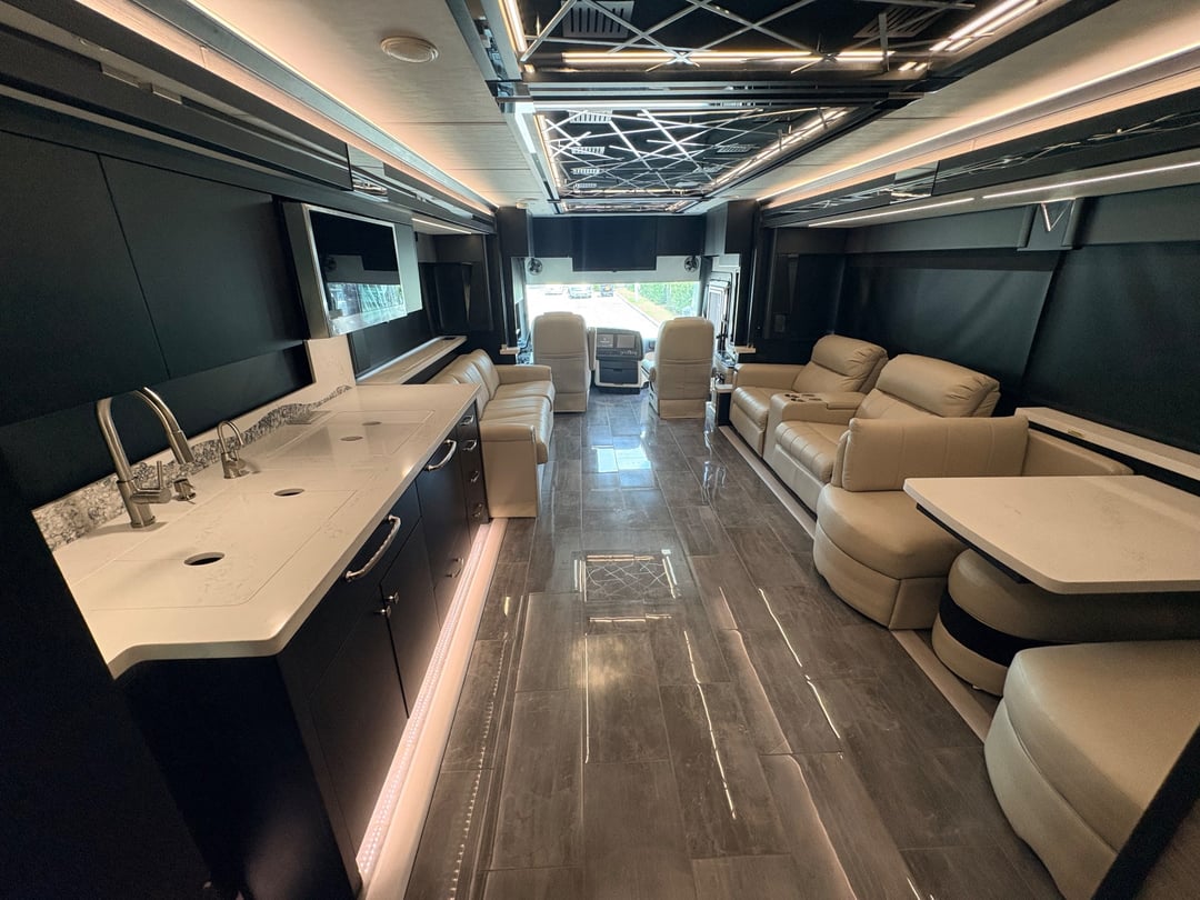 2025 Tiffin Zephyr 45 PZ, Kitchen photo 2