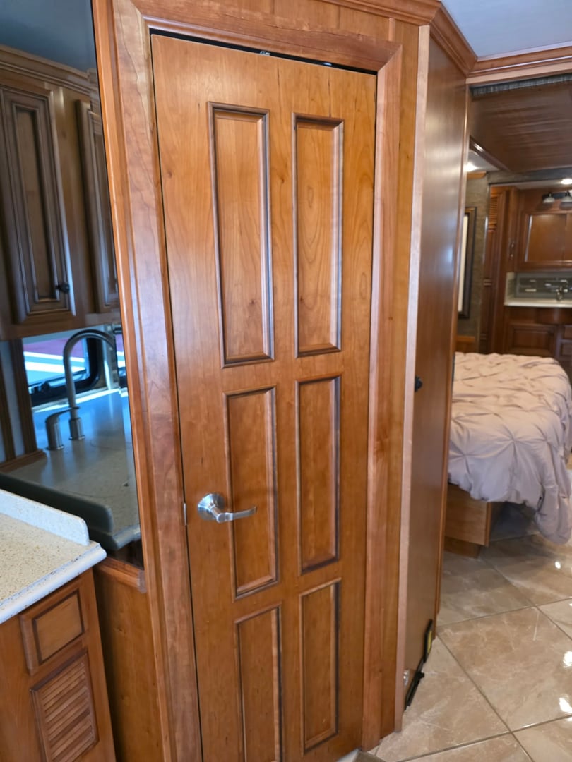 2015 Newmar Dutch Star 4018, Interior photo 14