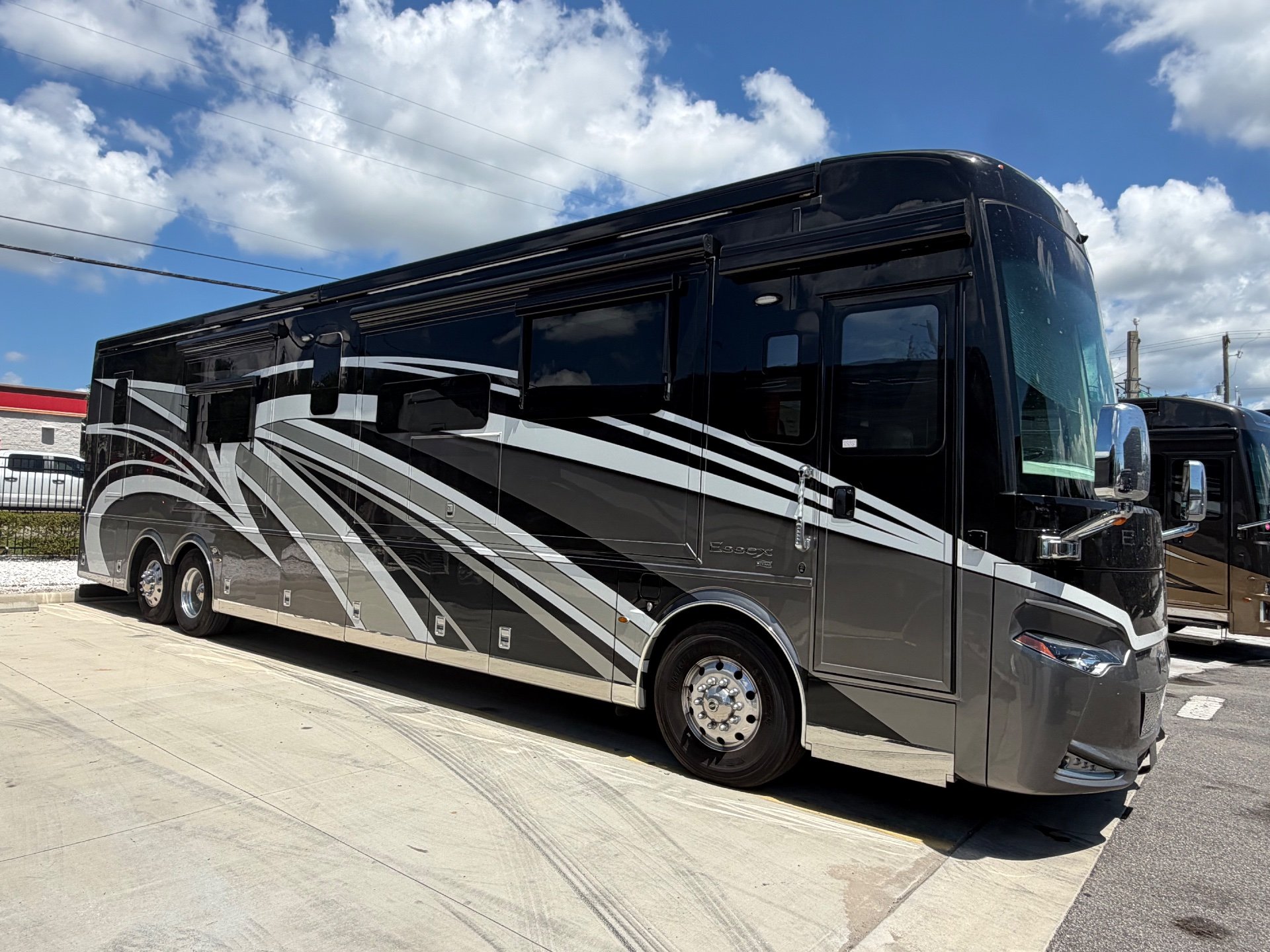 2022 Newmar Essex 4551 - Exterior view