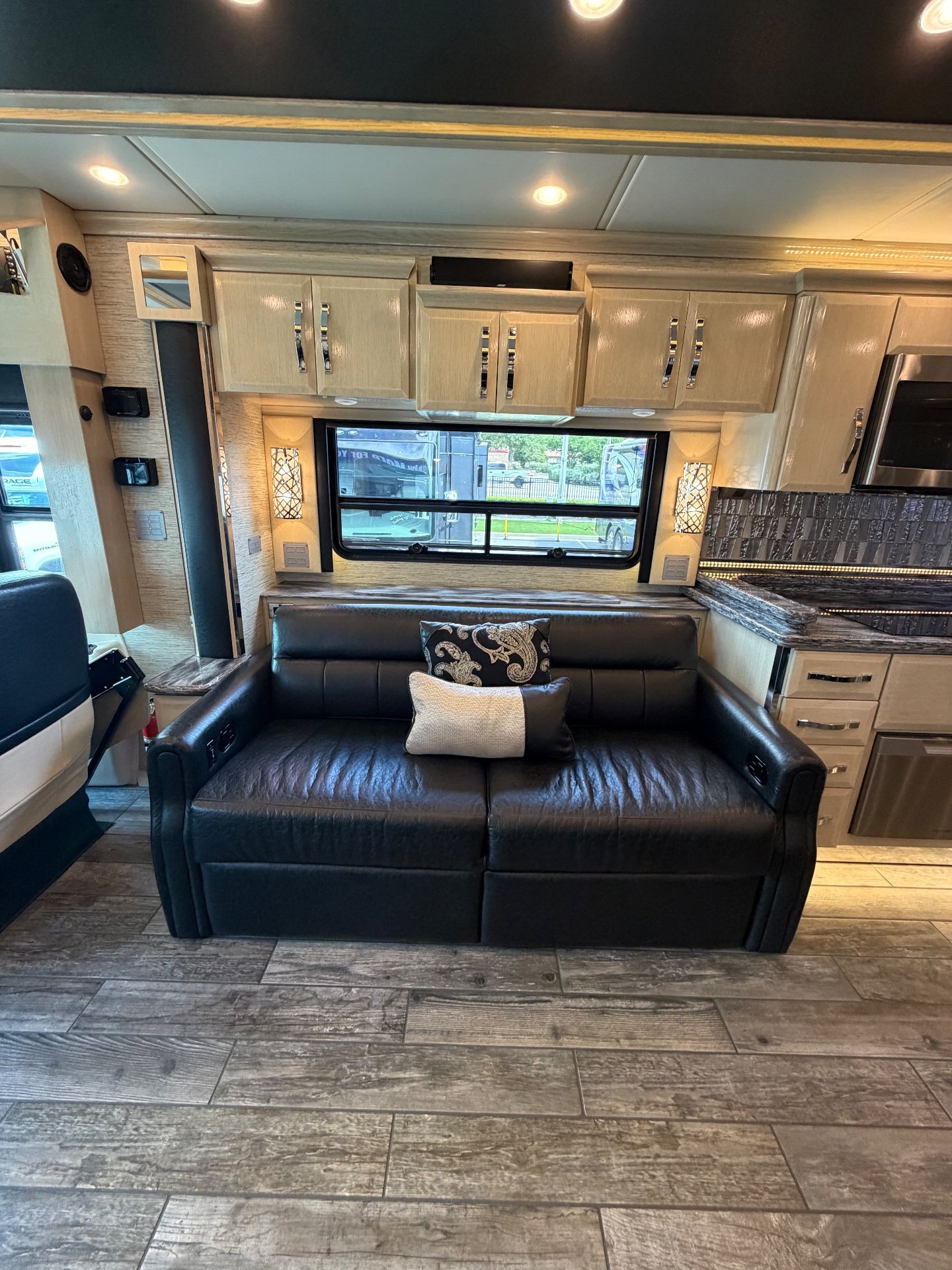 2016 Newmar King Aire 4519 - Interior view 3