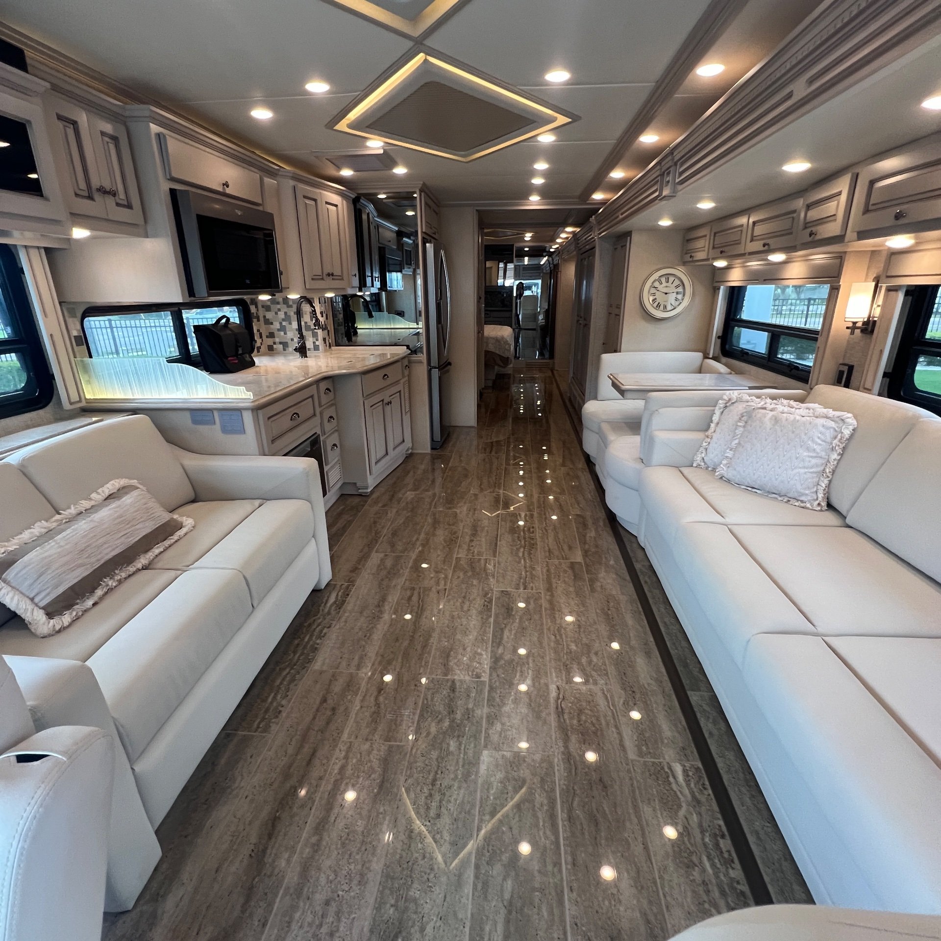 2021 Newmar Dutch Star 4326 - Interior view