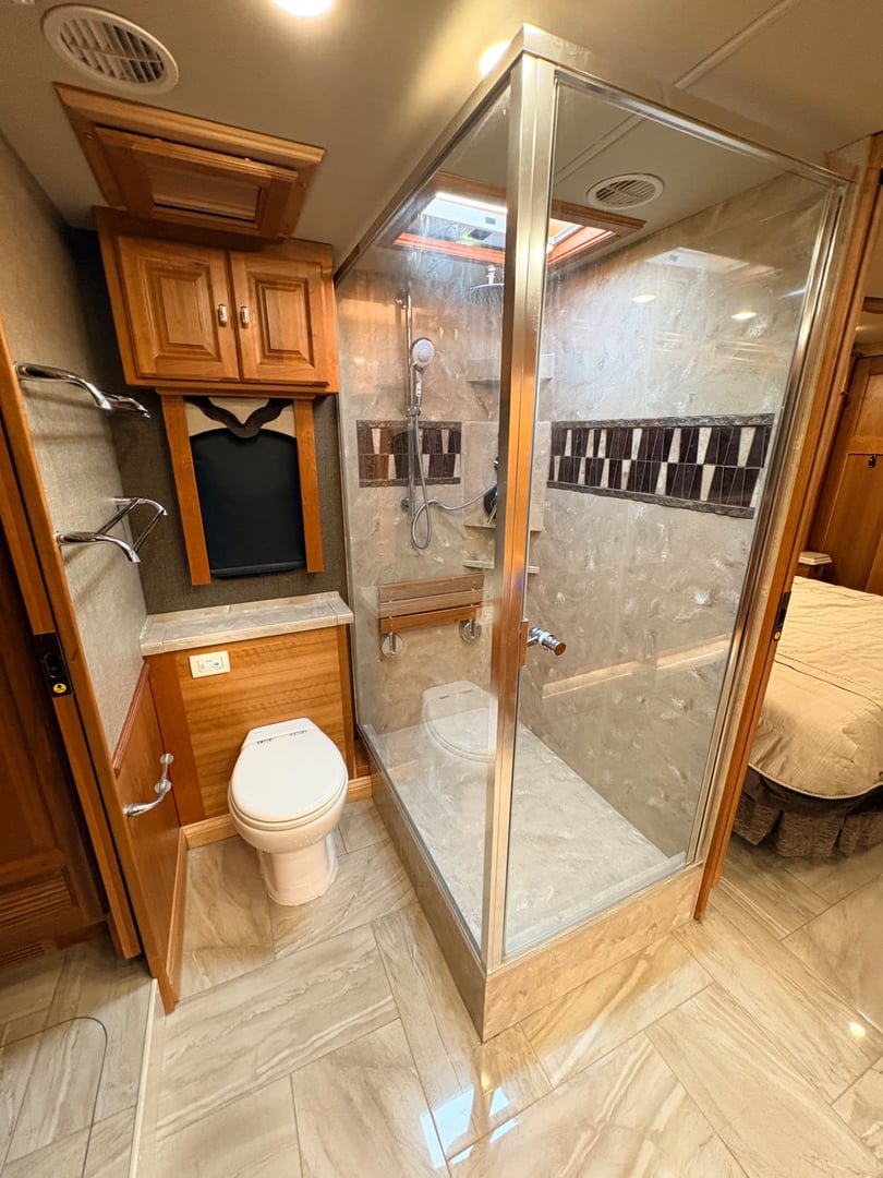 2017 Tiffin Allegro Bus 45 OPP, Interior photo 10