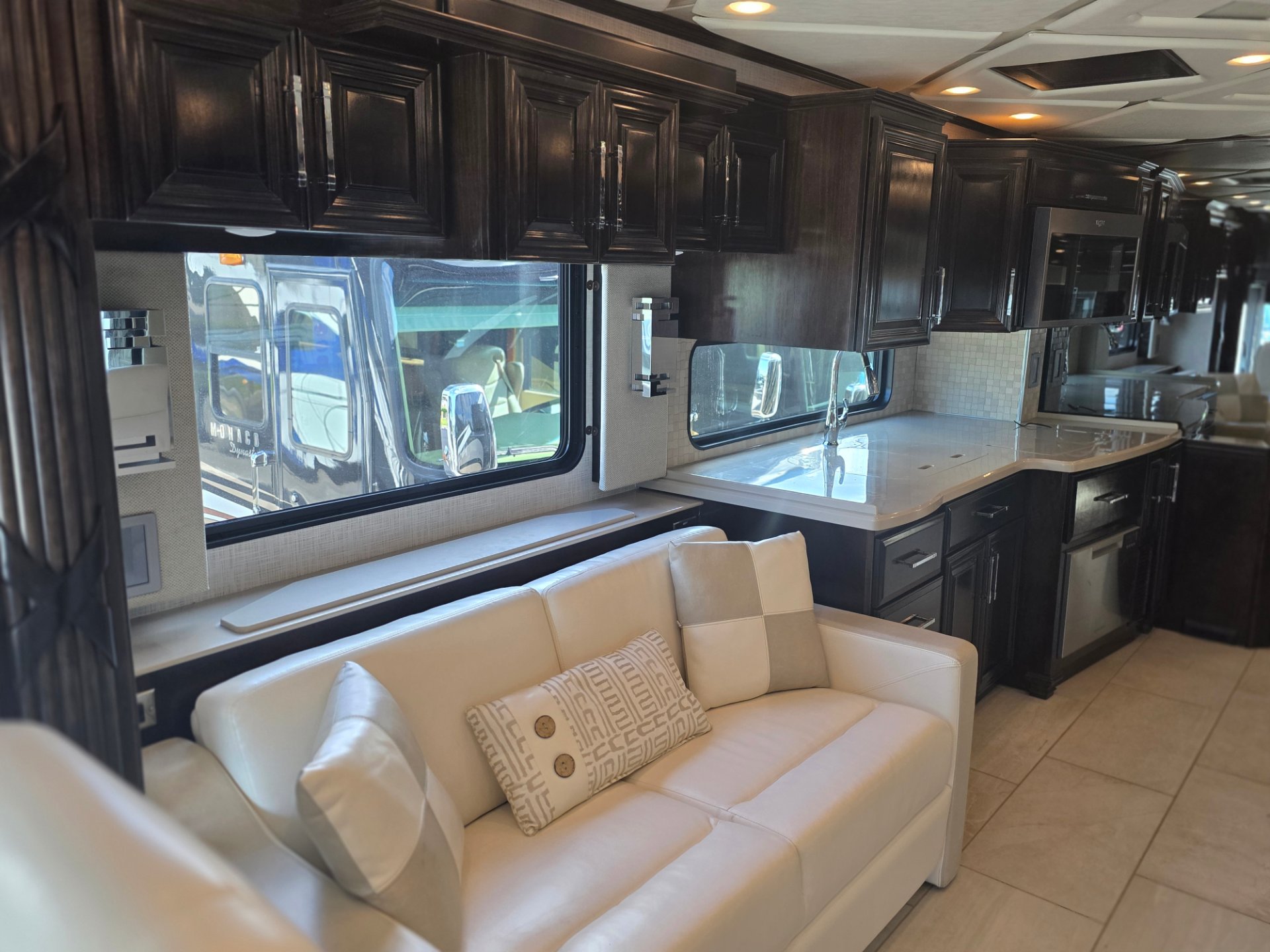 2020 Newmar Mountain Aire 4543 - Interior view 3