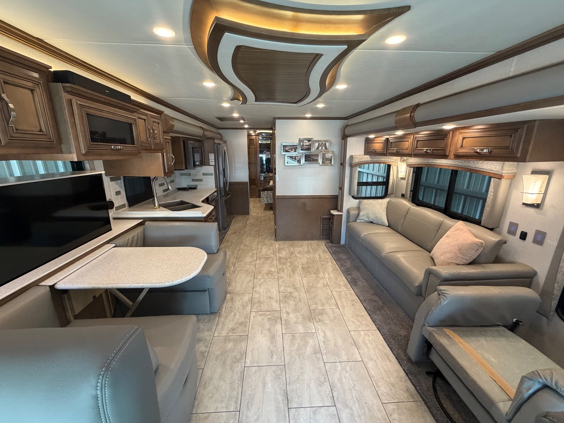 2020 Newmar Kountry Star 3412 - Interior view