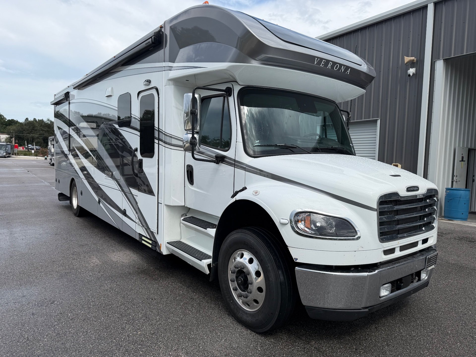 2024 Renegade RV Verona 36VSB - Exterior view