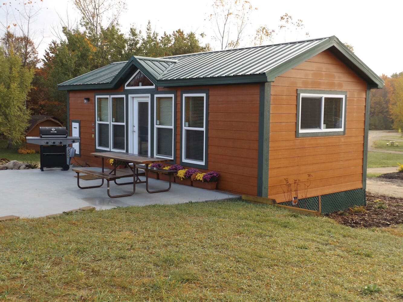 Forest River America's Park Cabins APC-PC-28S exterior