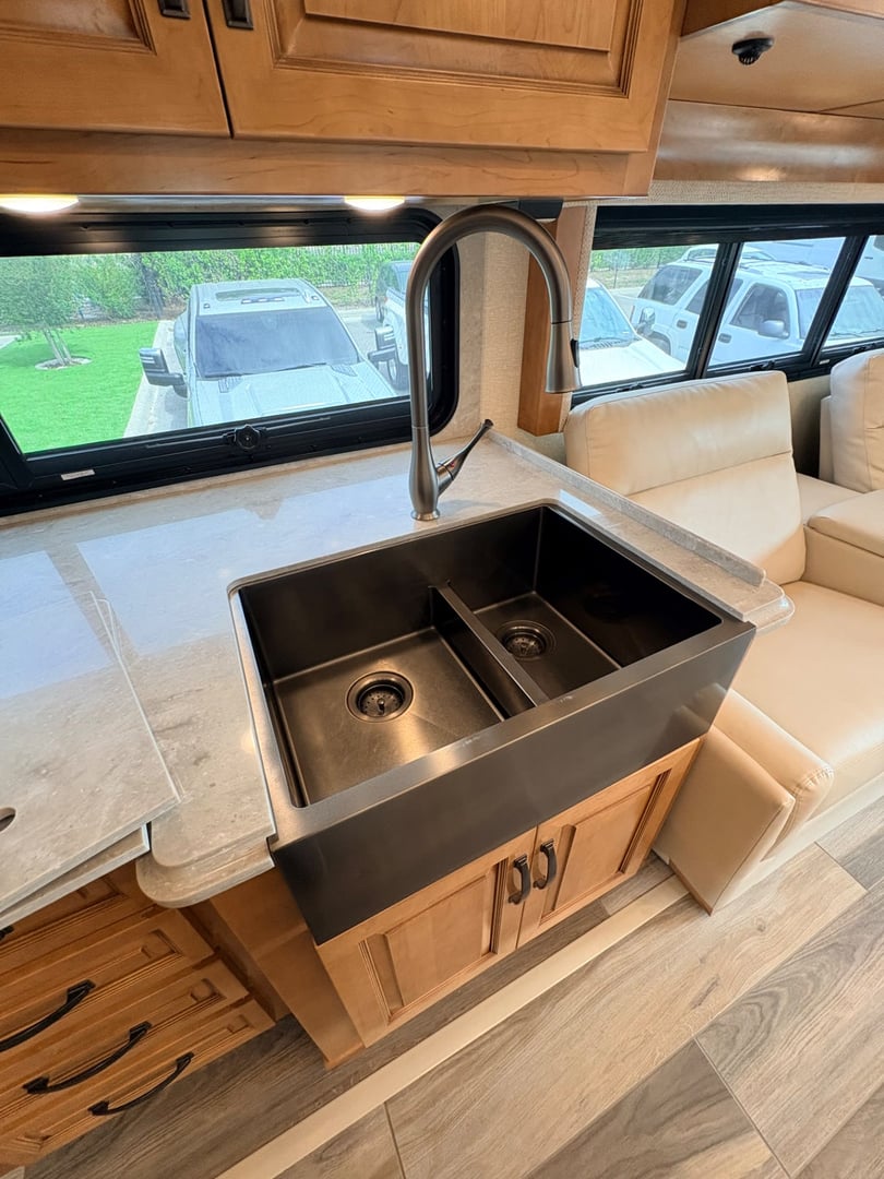 2023 Newmar Dutch Star 4370, Interior photo 21