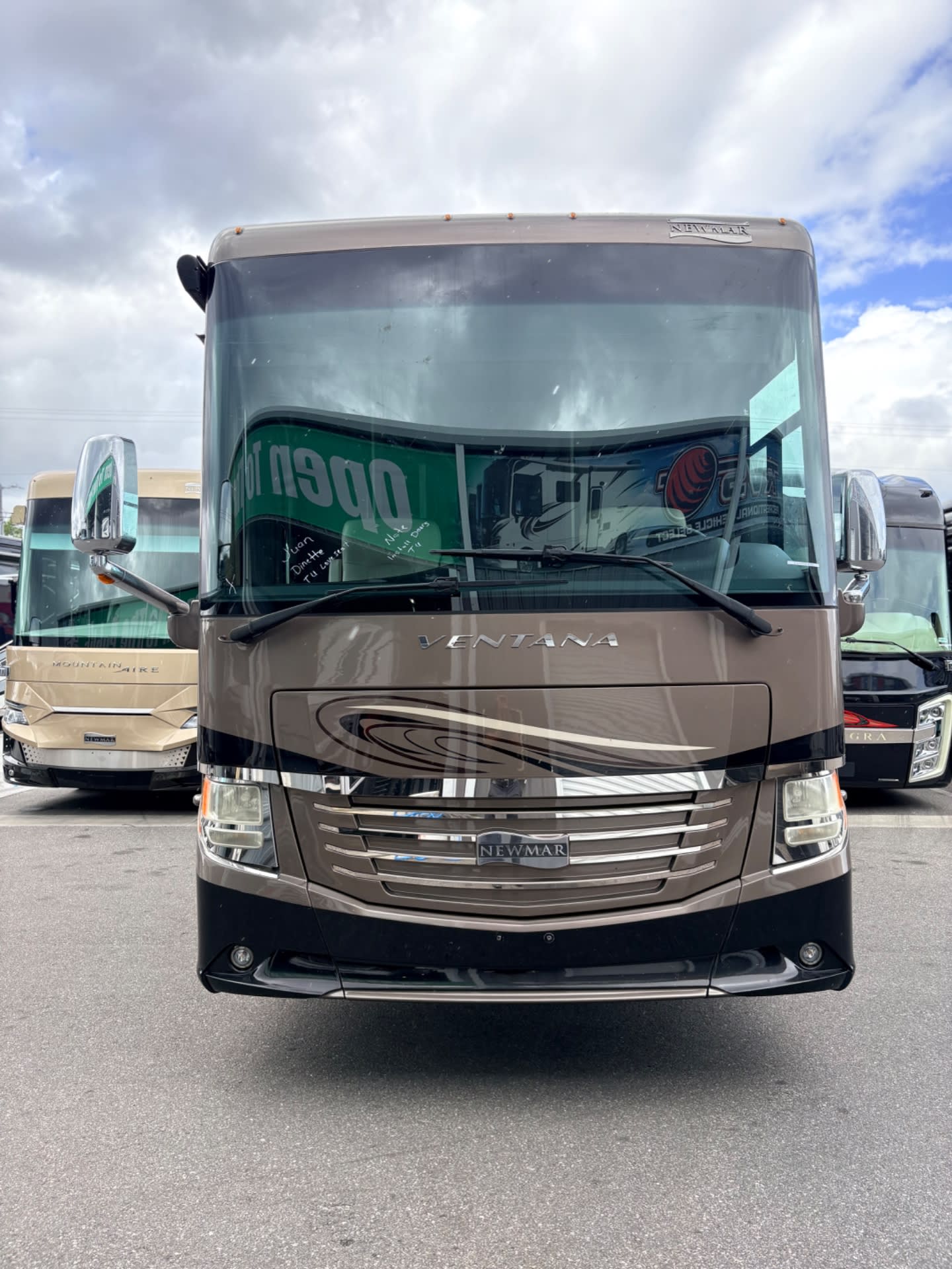 2018 Newmar Ventana 4310 - Exterior view 2