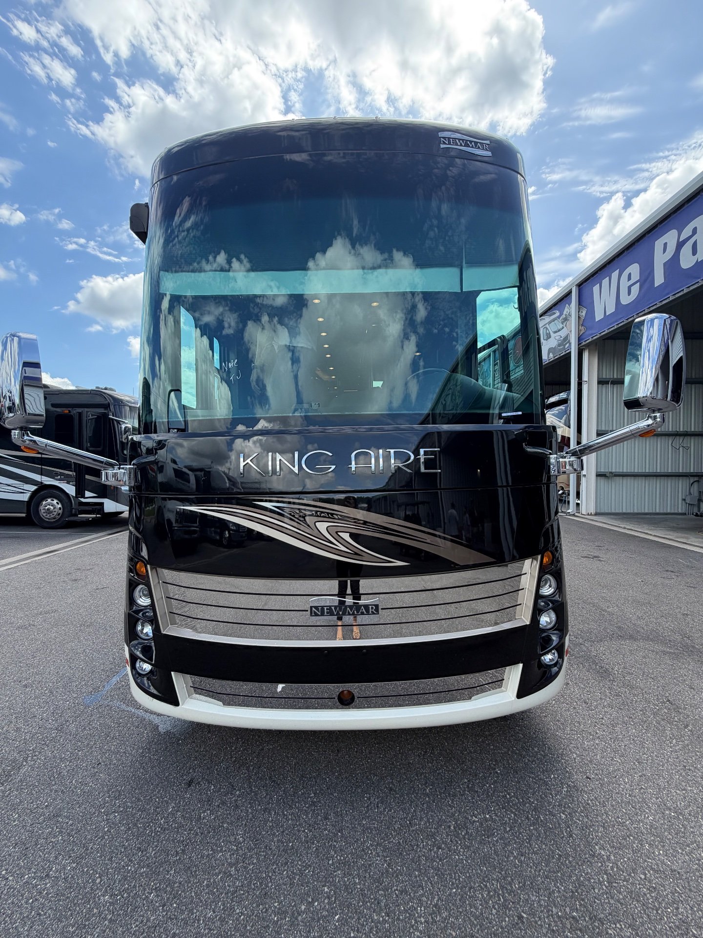 2016 Newmar King Aire 4519 - Exterior view 2