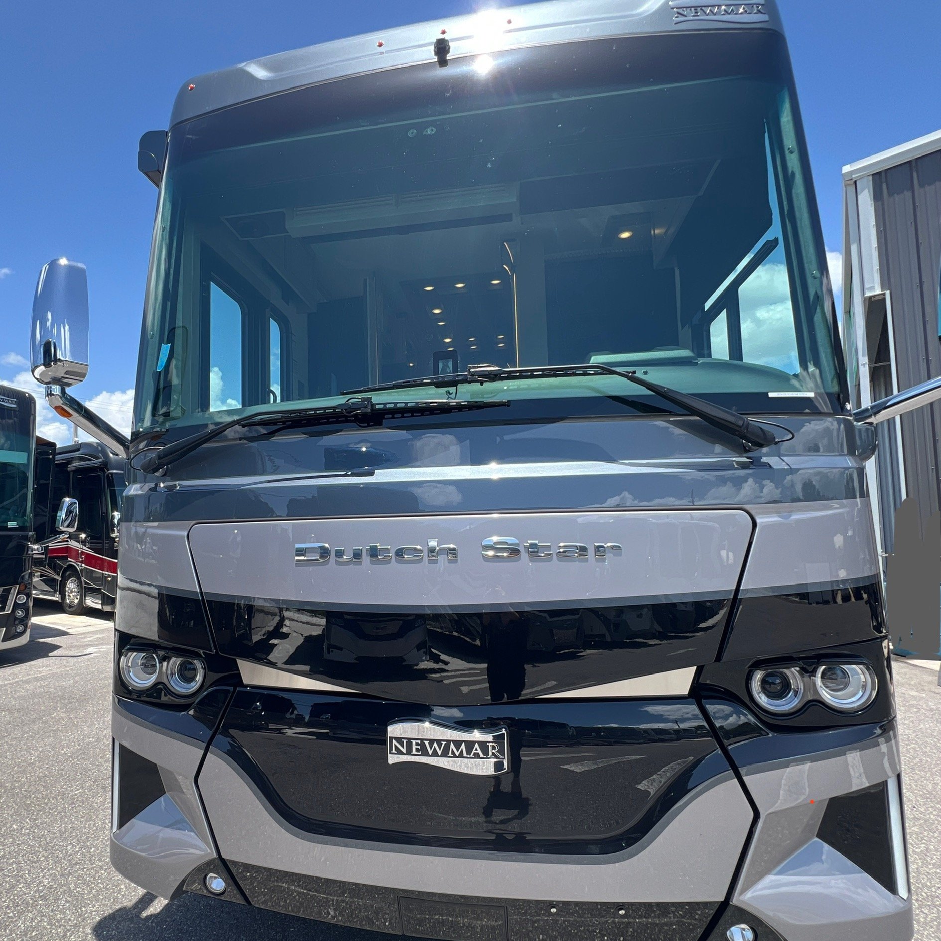 2024 Newmar Dutch Star 4081 - Exterior view 2