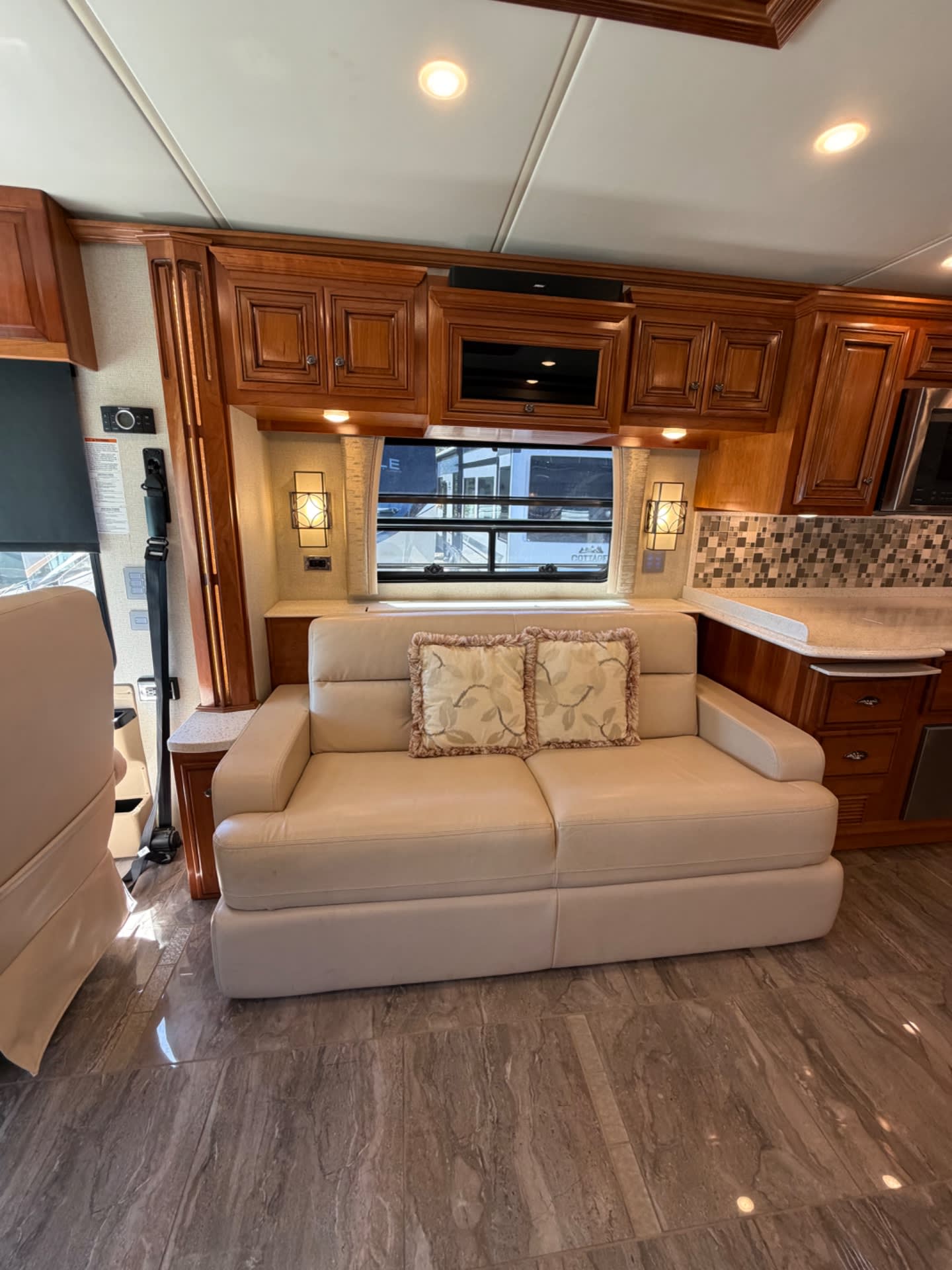 2018 Newmar Dutch Star 4369 - Interior view 2
