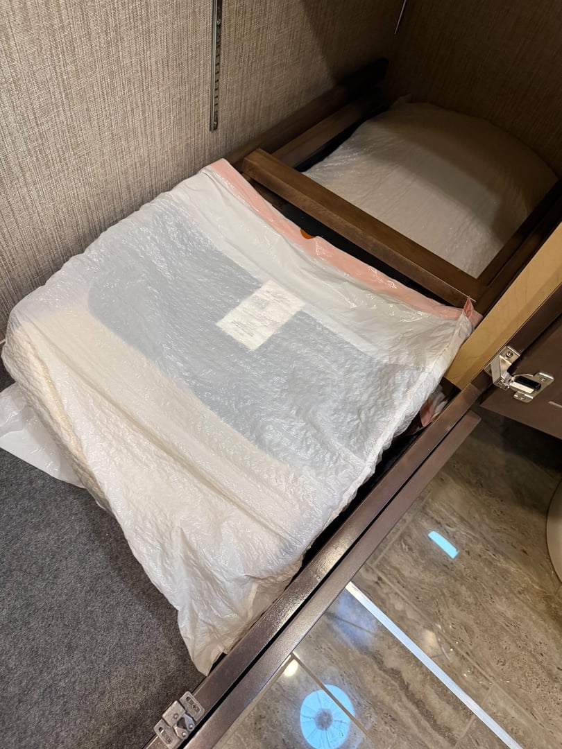 2021 Newmar Dutch Star 4369, Bedroom photo 7