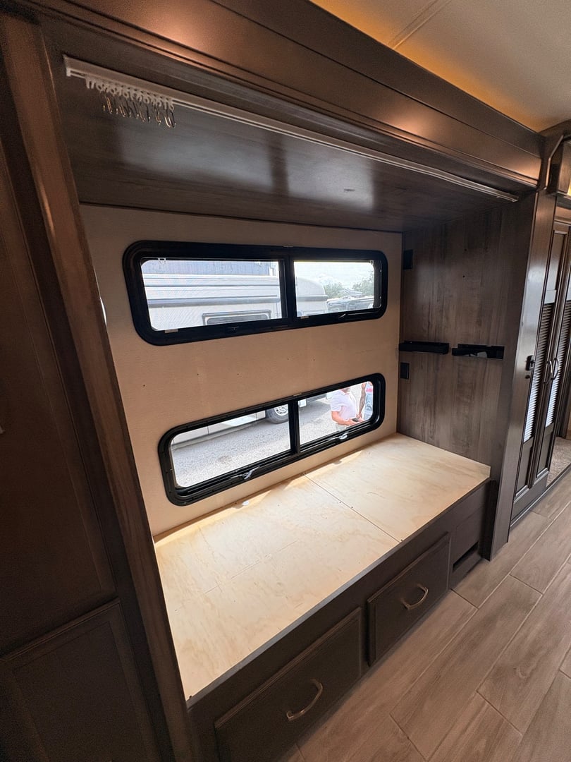 2025 Entegra Coach Accolade XL 37L, Bedroom photo 5