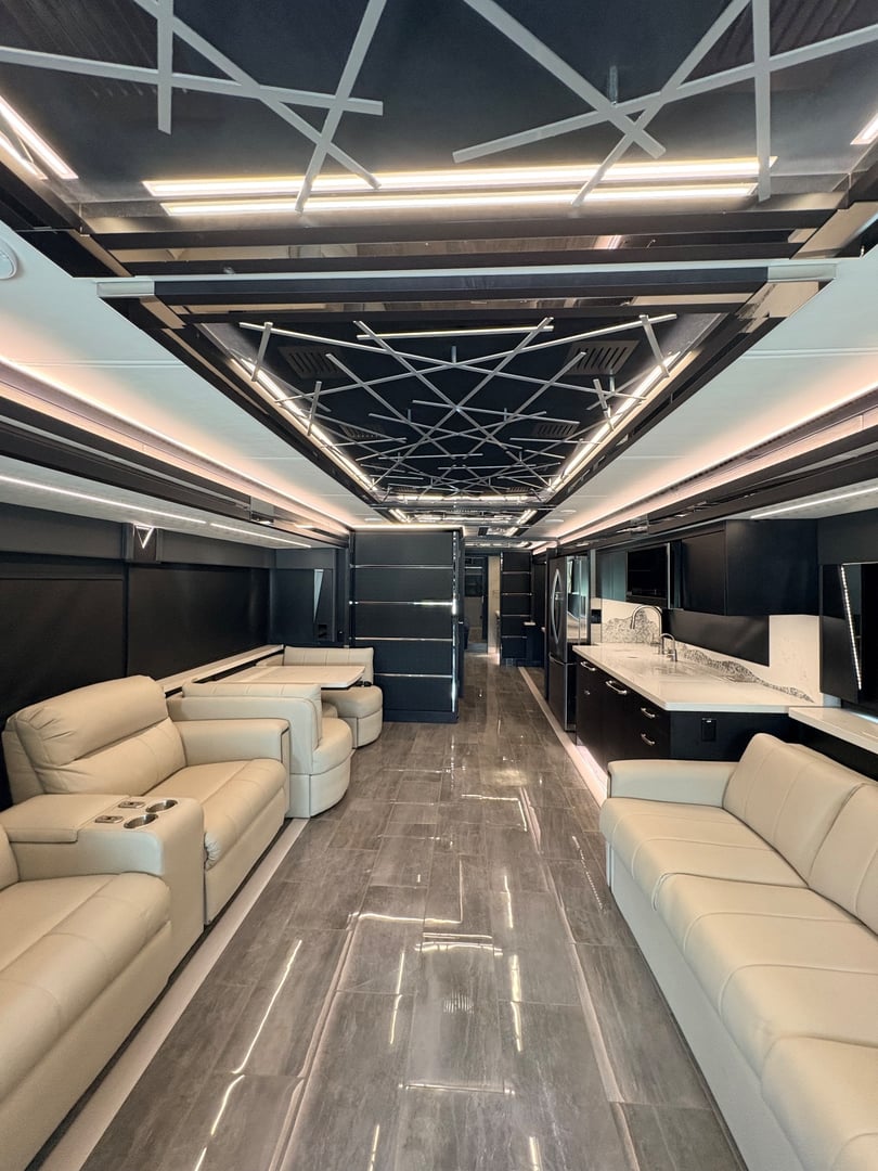 2025 Tiffin Zephyr 45 PZ, Living area photo 2