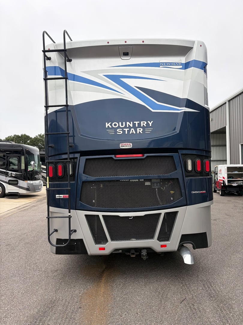 2023 Newmar Kountry Star 4068, Exterior photo 6