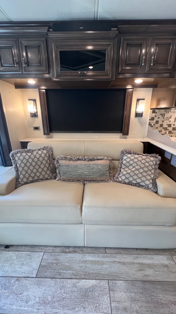 2020 Newmar Dutch Star 4328, Living area photo 2