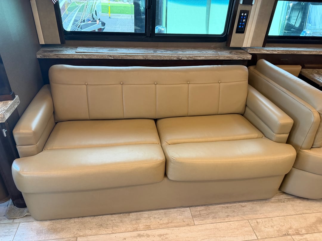 2019 Tiffin Allegro Bus 45 OPP, Living area photo 6