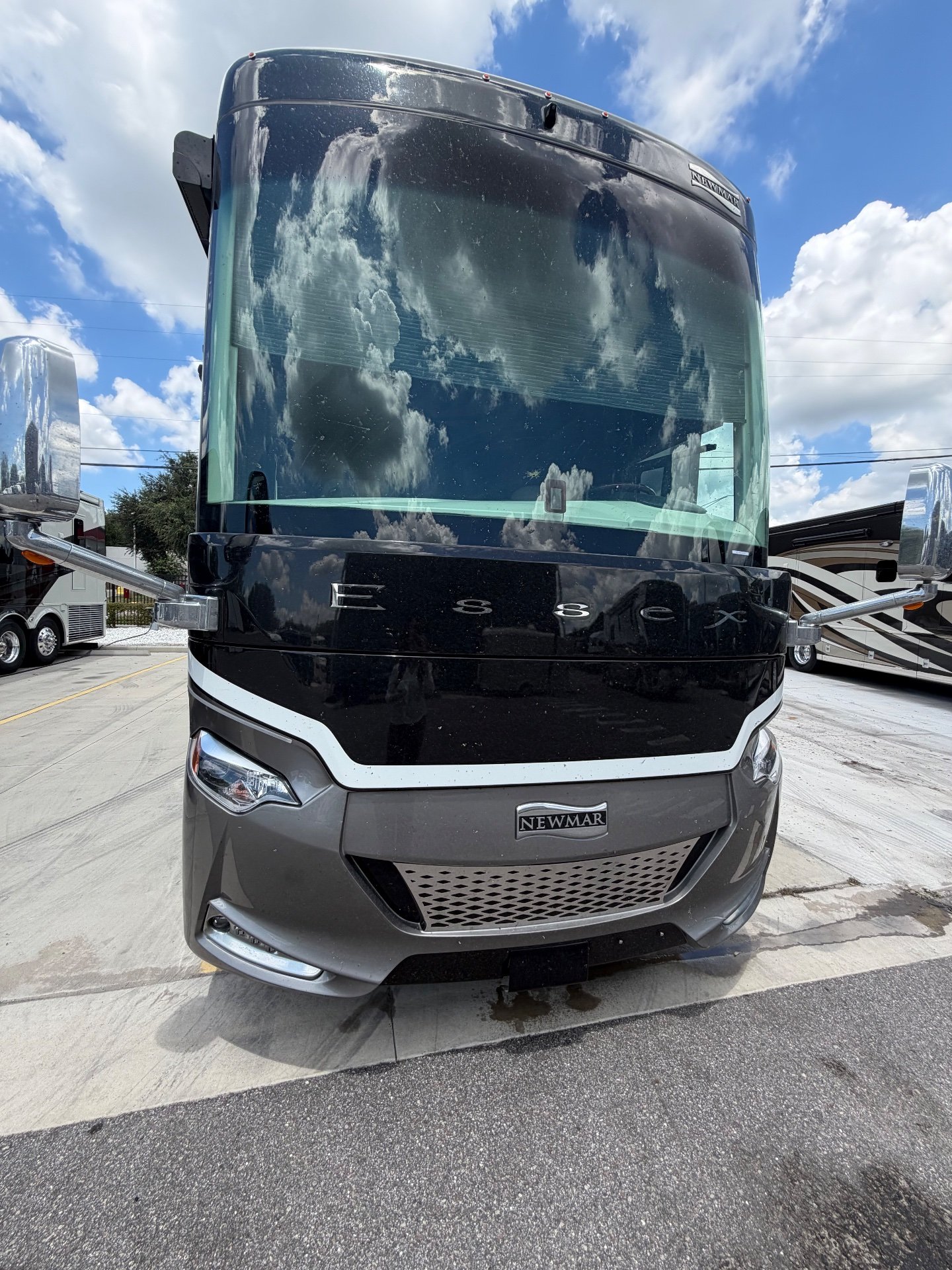 2022 Newmar Essex 4551 - Exterior view 2