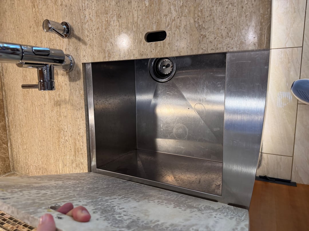 2017 Tiffin Zephyr 45 PZ, Kitchen photo 5
