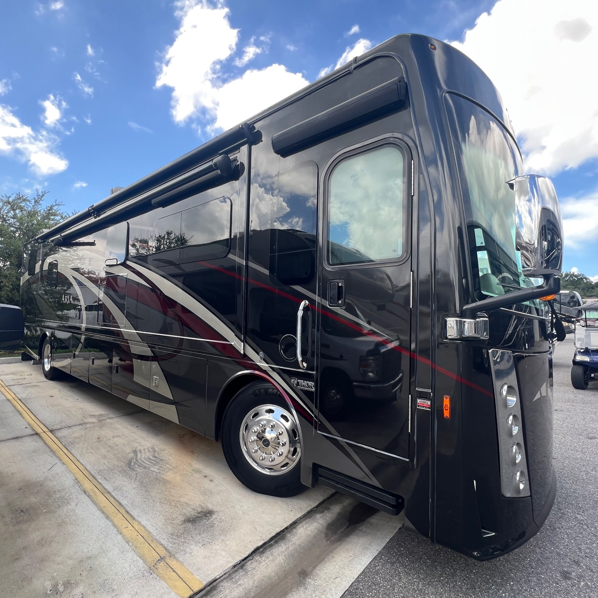 2018 Thor Motor Coach Aria 3901 - Exterior view 2