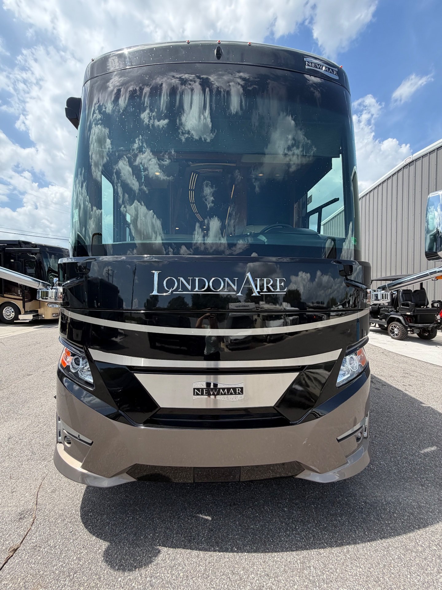 2020 Newmar London Aire 4551 - Exterior view 2