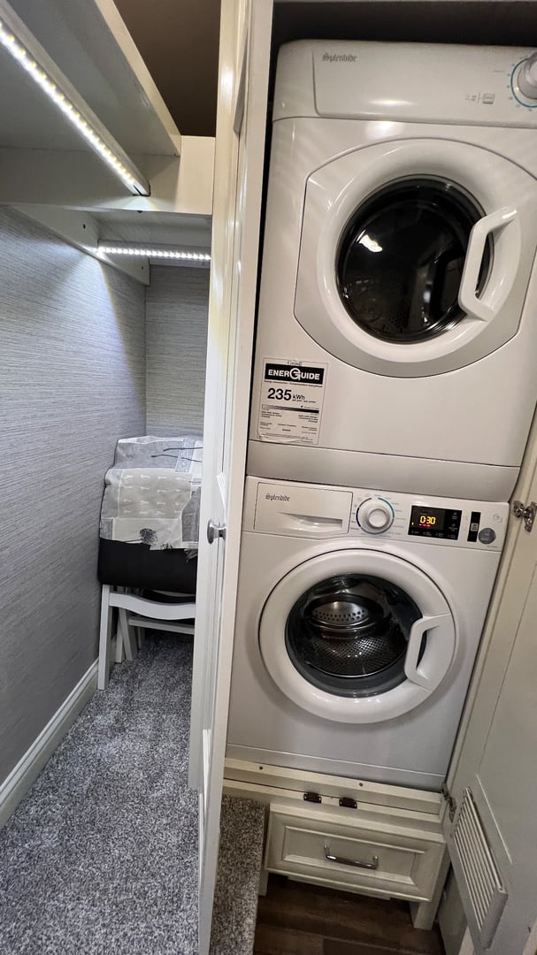 2022 Tiffin Phaeton 44 OH, Bedroom photo 6