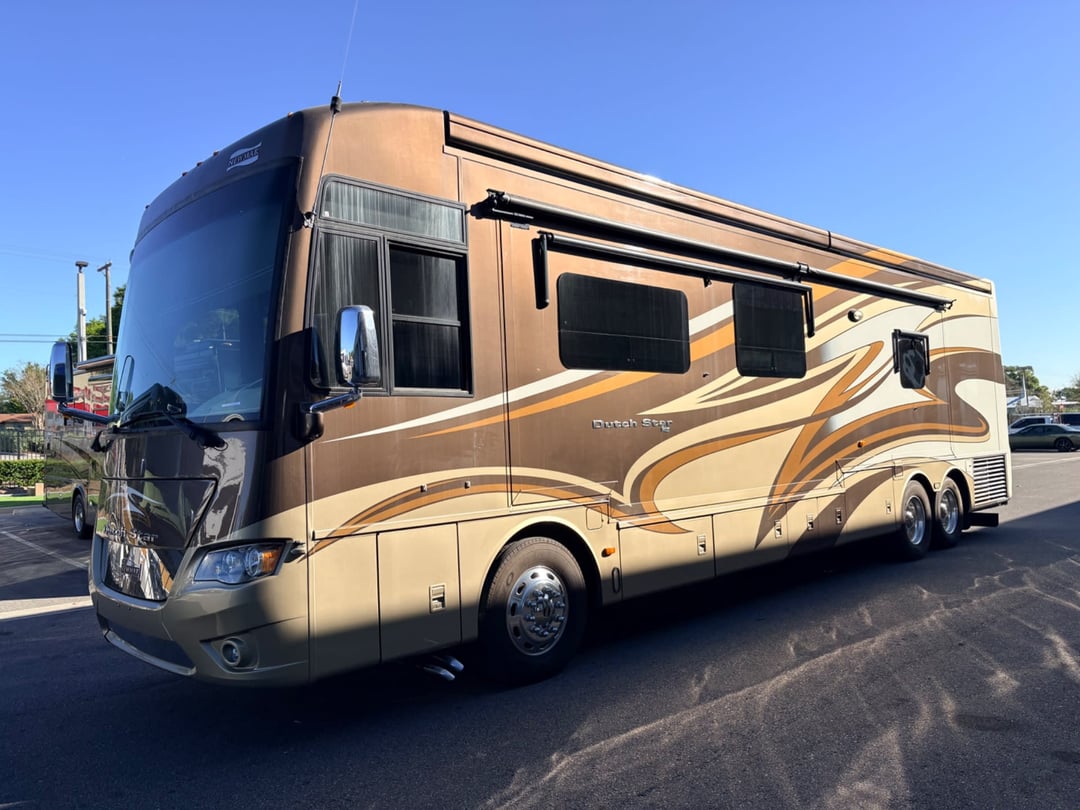 2015 Newmar Dutch Star 4018, Exterior photo 3
